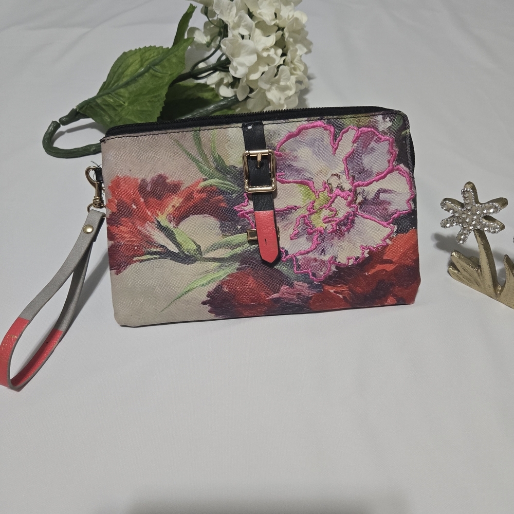 Floral Canvas Wristlet with Black and‎ Red Accents 360